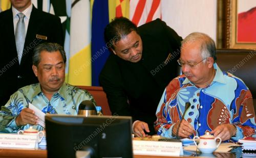 MOHD NAJIB TUN ABDUL RAZAK