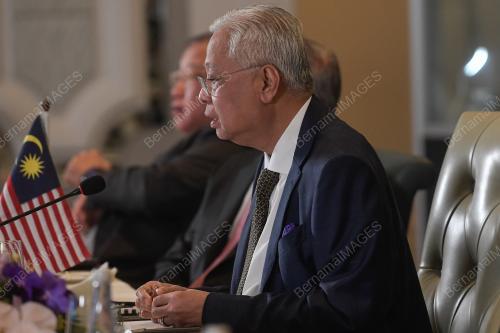 DATUK SERI ISMAIL SABRI YAAKOB