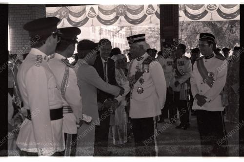 AGONG DI PERBARISAN PULAPOL