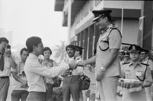 HARI POLIS
