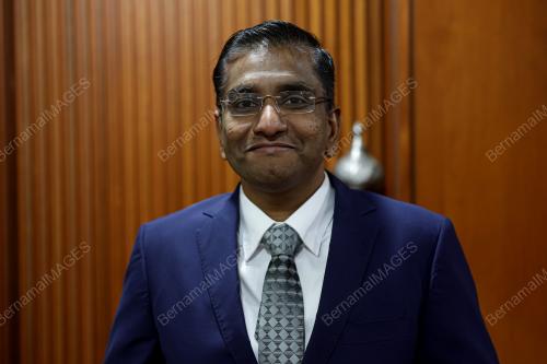 ANGKAT SUMPAH AHLI DEWAN NEGARA