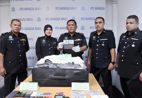 KL25_25072016_BLACKMONEY