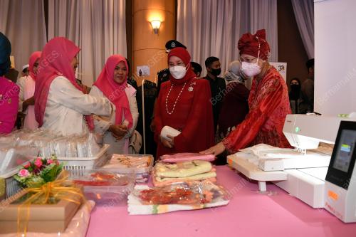 TUNKU HAJAH AZIZAH AMINAH MAIMUNAH ISKANDARIAH