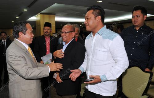 KL25_25092017_PASARAN_LUAR