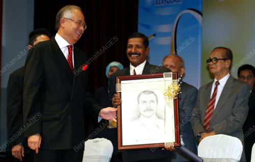 MOHD NAJIB TUN ABDUL RAZAK