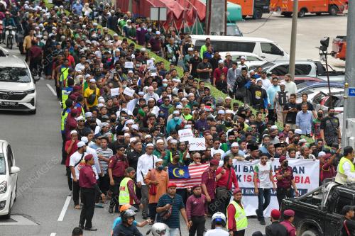 DEMONSTRASI BANTAHAN PENGHINAAN AGAMA ISLAM