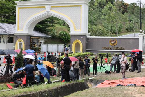 LIPUTAN PINTU 2 ISTANA NEGARA
