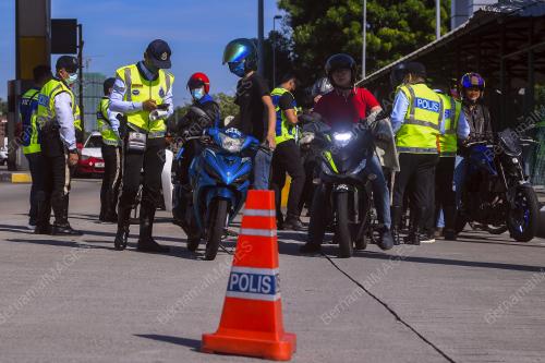 OPERASI KHAS PERDAGANGAN DI PLAZA TOL SUNGAI RAMAL