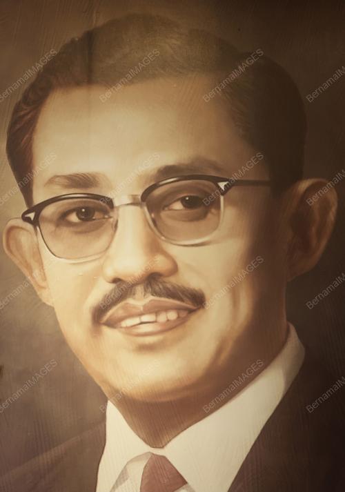 TUN DR ISMAIL ABDUL RAHMAN