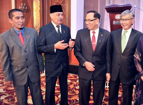 TAN SRI ABU ZAHAR UJANG
