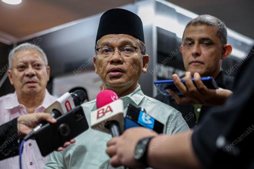 DATUK DR MOHD NA'IM MOKHTAR