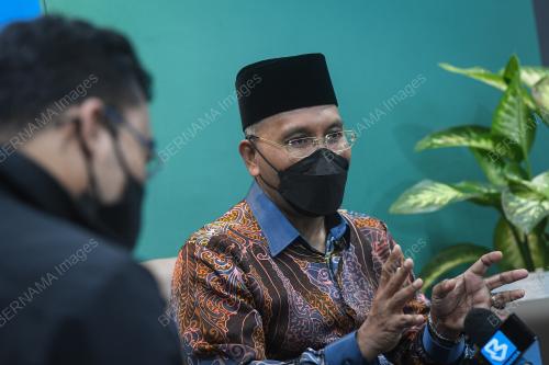 SENATOR IDRIS AHMAD