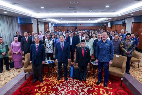 DATUK SERI NUR JAZLAN MOHAMED