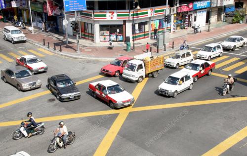 LAMPU SIMPANG YANG ROSAK