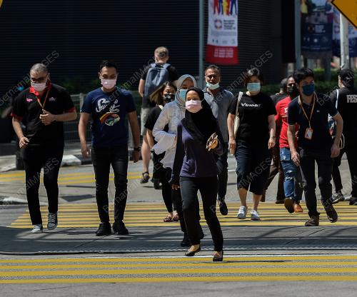 RAKYAT MALAYSIA MAHU SUNTIKAN VAKSIN DIWAJIBKAN