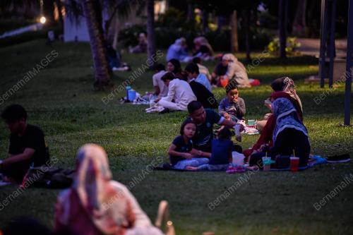 TINJAUAN BUKA PUASA