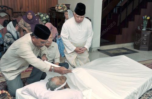 DATUK DR HASSAN AHMAD