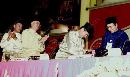 KL26-13_05_2000_SHAKING_HANDS_07012016