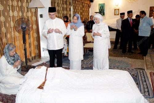 TUN ABDULLAH AHMAD BADAWI