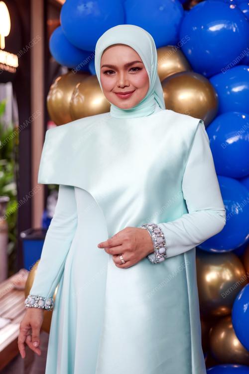 DATUK SERI SITI NURHALIZA
