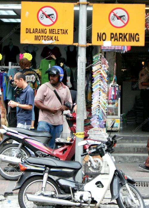 DILARANG MELETAK KENDERAAN