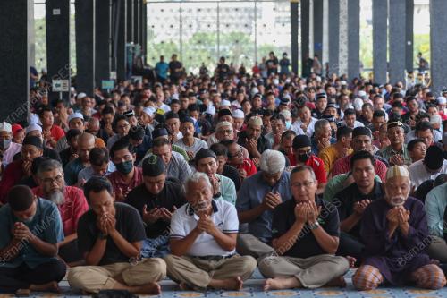 DIRGAHAYU TUANKU: DI BAWAH NAUNGAN ILAHI