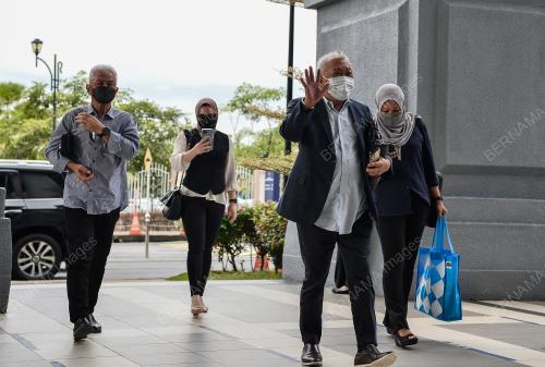 DATUK SERI BUNG MOKTAR RADIN