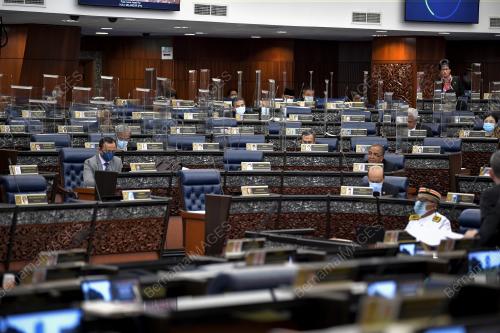 PENGHADANG PLASTIK DI DALAM DEWAN RAKYAT