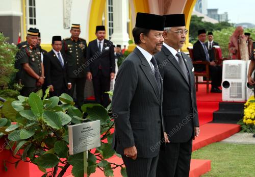 AL-SULTAN ABDULLAH RI'AYATUDDIN AL-MUSTAFA BILLAH