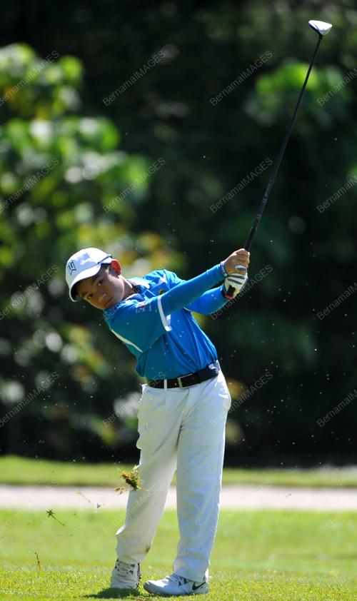 KL26_03112015_GOLF