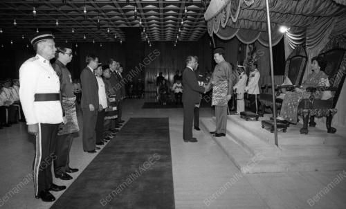 KL26_04022015_PENGURNIAAN_BINTANG