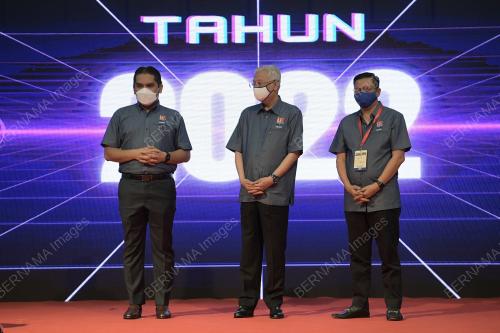 DATUK SERI ISMAIL SABRI YAAKOB