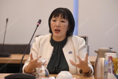 NICOLE TAN