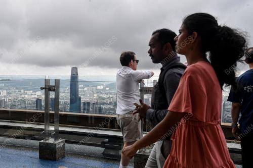 TINJAUAN CUACA MENDUNG