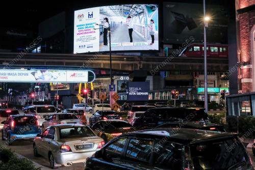 KENDERAAN BANYAK DI MALAM MINGGU