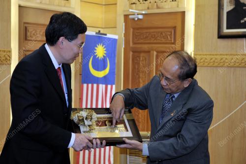 DATUK SERI DR RAIS YATIM
