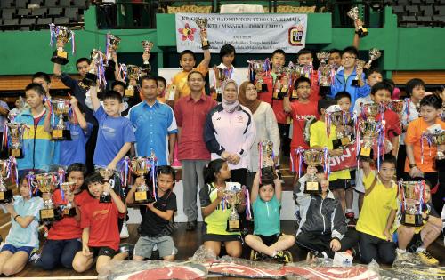 KL26_04112012_BADMINTON