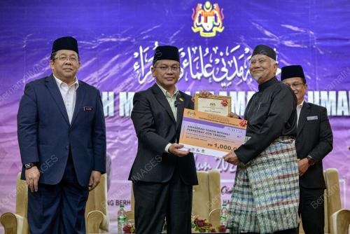 DATUK DR MOHD NA'IM MOKHTAR