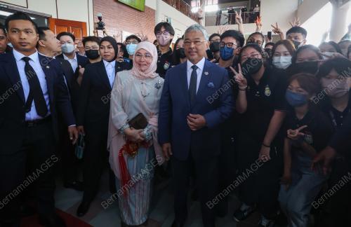 AL-SULTAN ABDULLAH RI'AYATUDDIN AL-MUSTAFA BILLAH SHAH