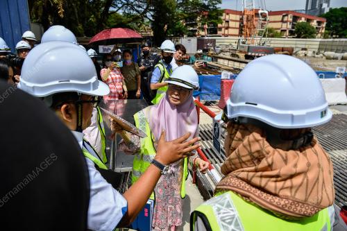 DATUK SERI DR WAN AZIZAH WAN ISMAIL