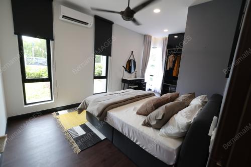 PROJEK PUTERI ARIANA