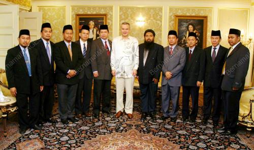 RAJA DR NAZRIN SHAH