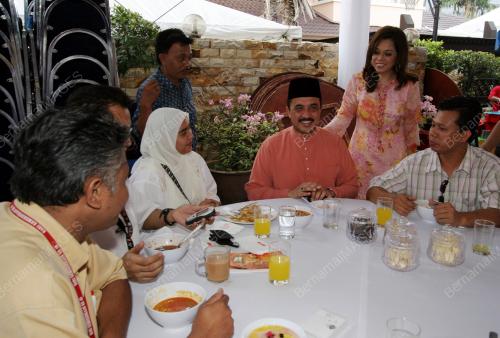 ZULHASNAN RAFIQUE