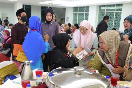 DATUK SERI DR WAN AZIZAH WAN ISMAIL