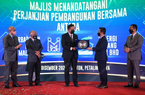 DATUK SERI REEZAL MERICAN NAINA MERICAN