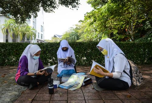 PELAJAR SIJIL PELAJARAN MALAYSIA (SPM)