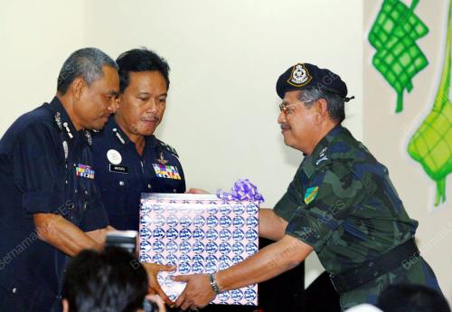 MUSA HASSAN TERIMA SUMBANGAN PERKEP