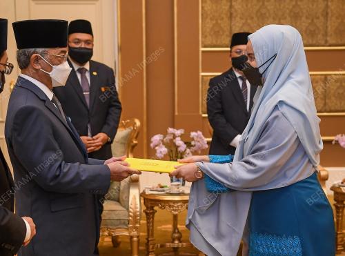 AL-SULTAN ABDULLAH RI'AYATUDDIN AL-MUSTAFA BILLAH SHAH