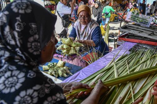 KELONGSONG KETUPAT