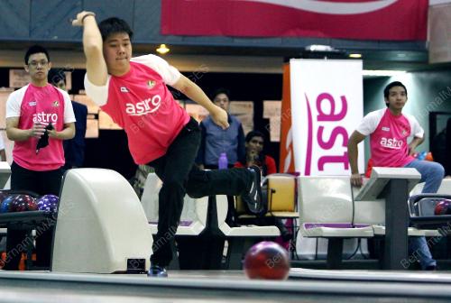 KL26_09052014_BOWLING